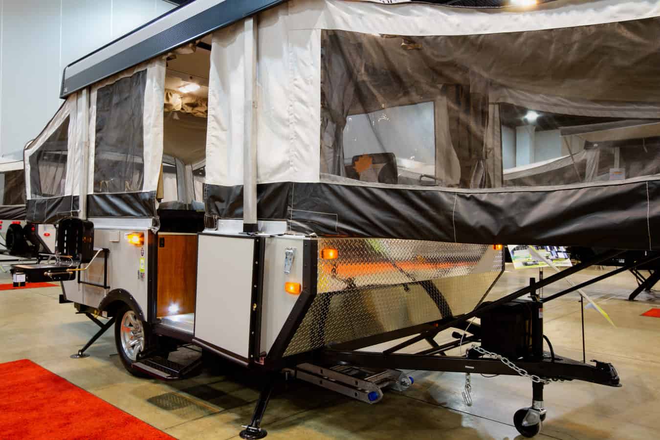 Ing A Pop Up Tent Trailer Camper, Do Pop Up Tents Have Bathrooms