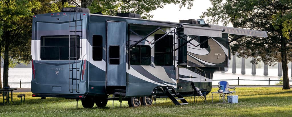 luxury fifth wheel campers