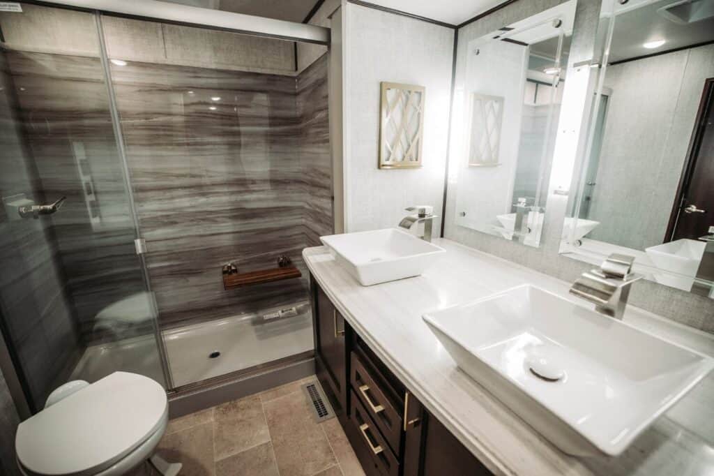 The River Ranch luxury fifth wheel has a huge bath with disability access