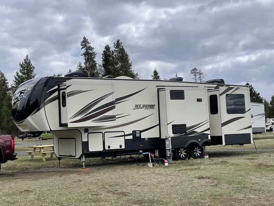 large 5th wheel with slide outs