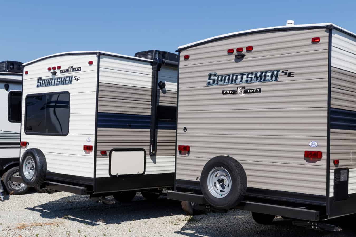 RVs at dealership with no camper price listed