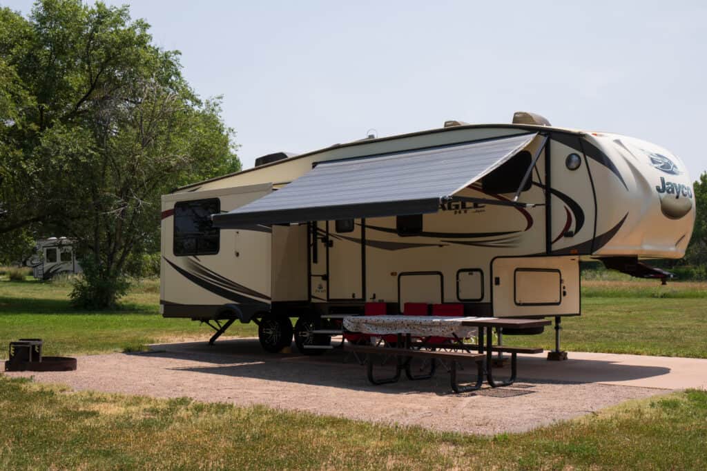 fifth wheel in site - feature image for fifth wheel camper financing