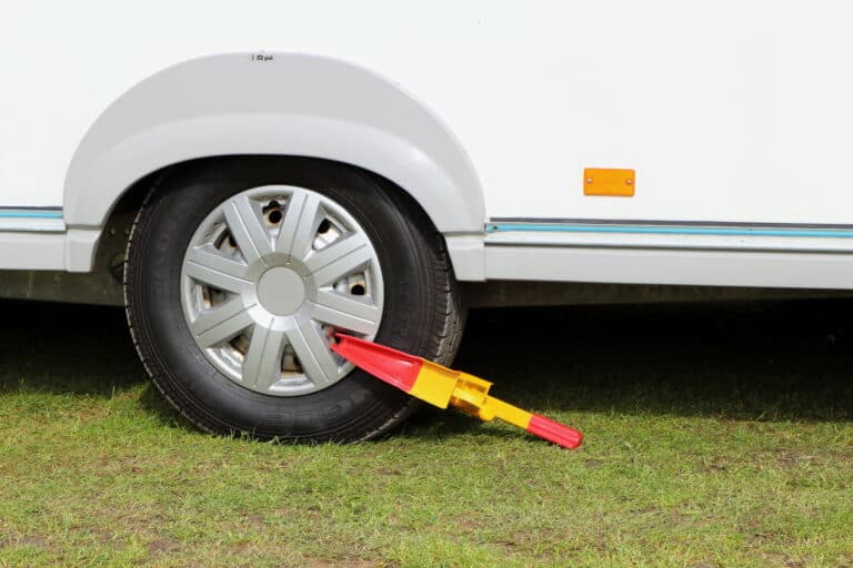 RV tire lock, feature image for RV theft