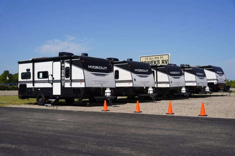 red flags image - RVs in lot